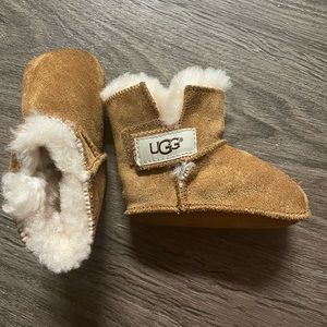 UGGS boots size 2/3